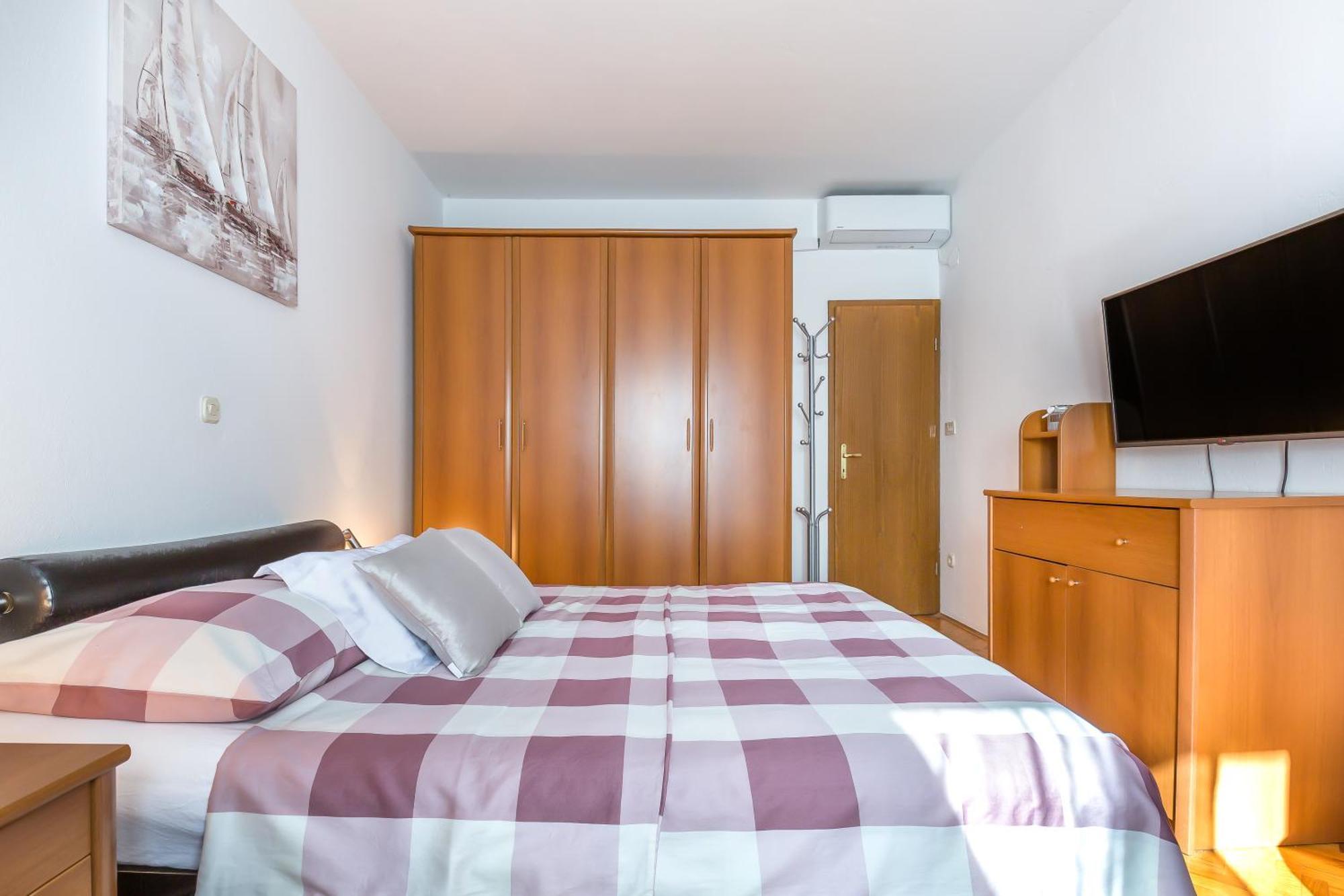 Apartmani Lovrenco Krvavica Exterior photo